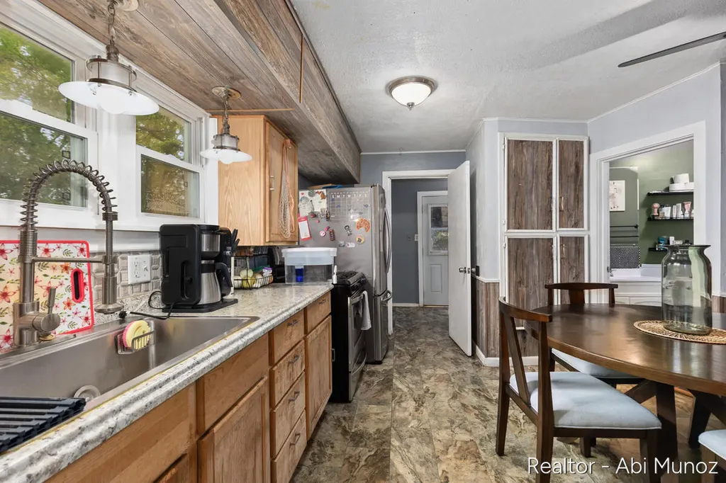 2852 Longstreet Avenue SW Wyoming City MI 49509
