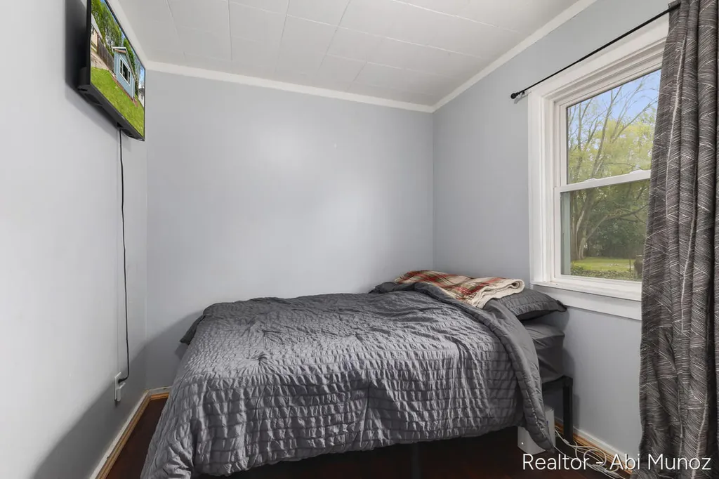 2852 Longstreet Avenue SW Wyoming City MI 49509