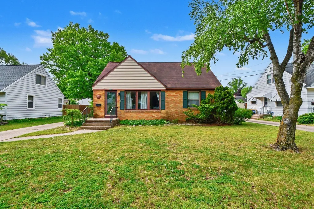 1308 Ellsmere Street NE Grand Rapids City MI 49505