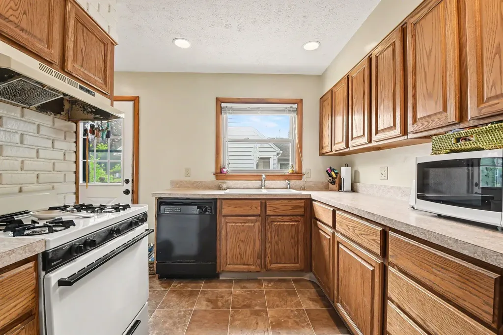 1308 Ellsmere Street NE Grand Rapids City MI 49505
