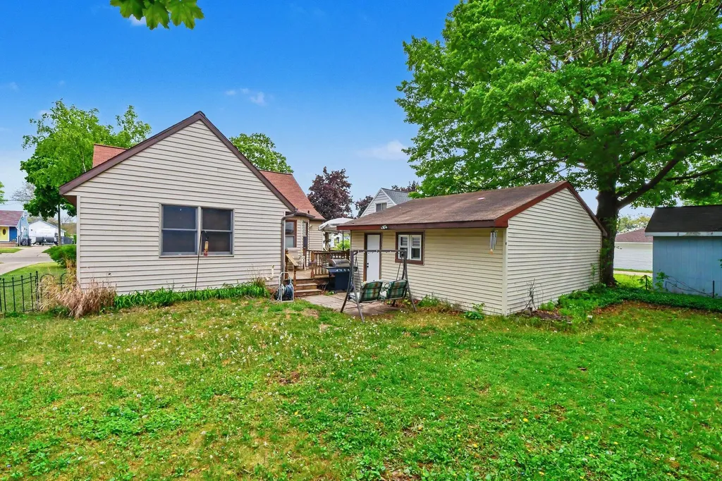 1308 Ellsmere Street NE Grand Rapids City MI 49505