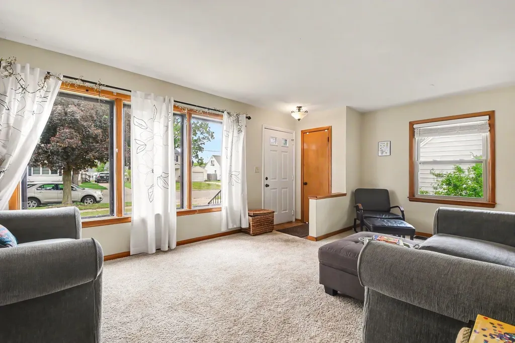 1308 Ellsmere Street NE Grand Rapids City MI 49505