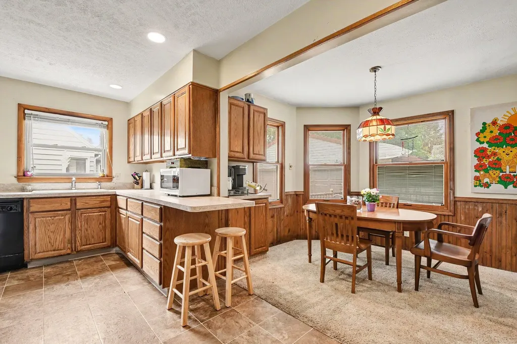 1308 Ellsmere Street NE Grand Rapids City MI 49505