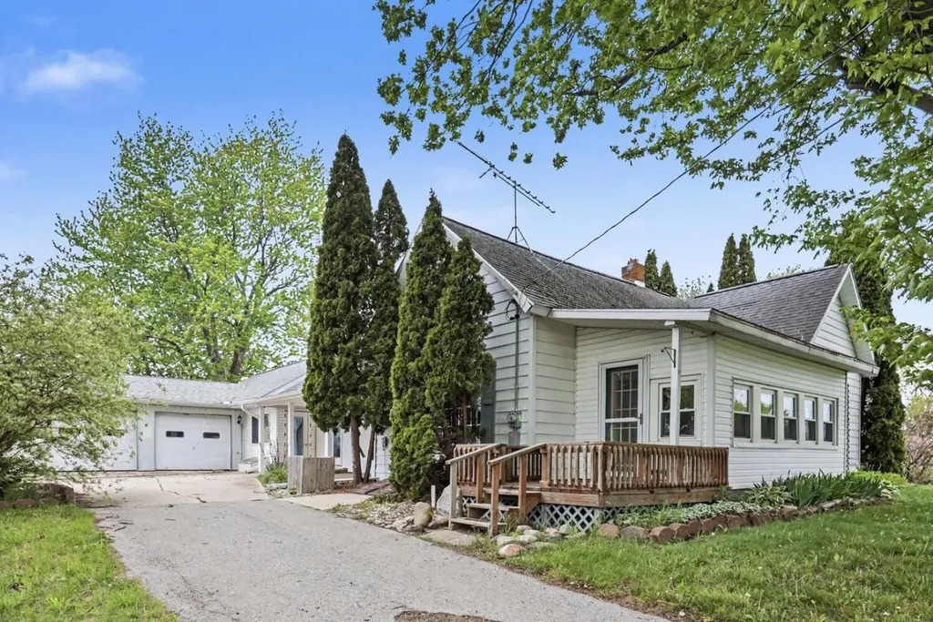 10919 N Maple Island Road Holton Township MI 49412