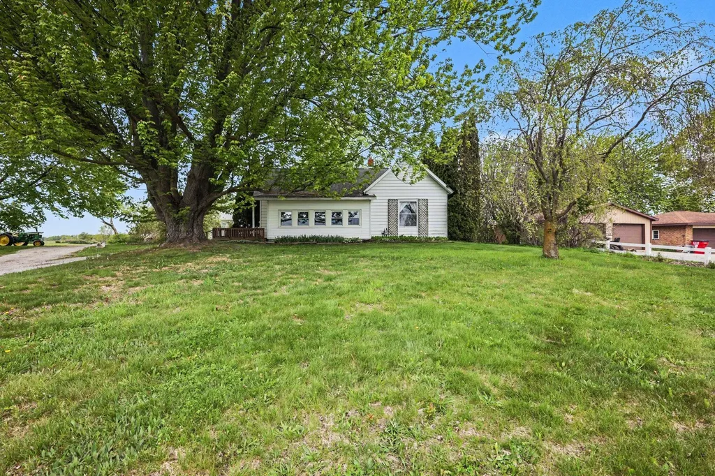 10919 N Maple Island Road Holton Township MI 49412