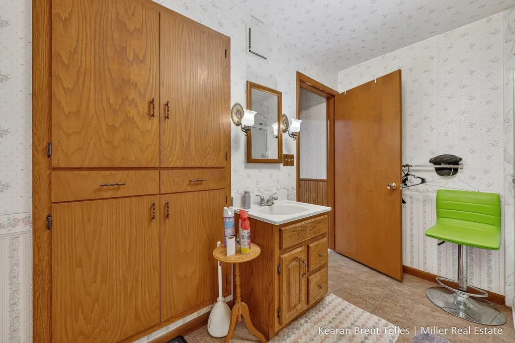 527 N Boltwood Street Hastings City MI 49058
