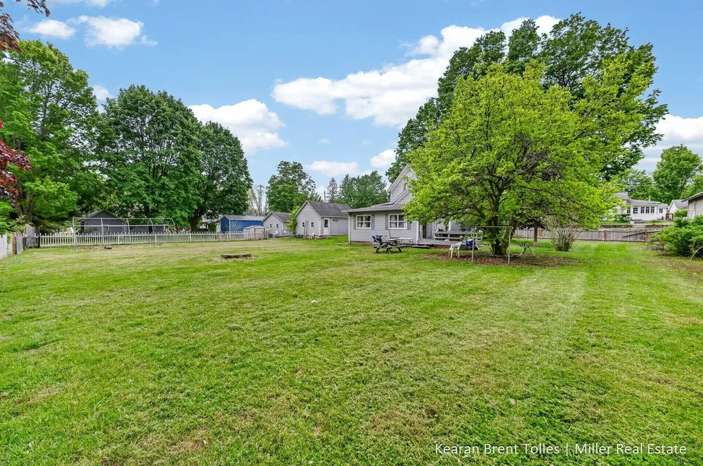 527 N Boltwood Street Hastings City MI 49058