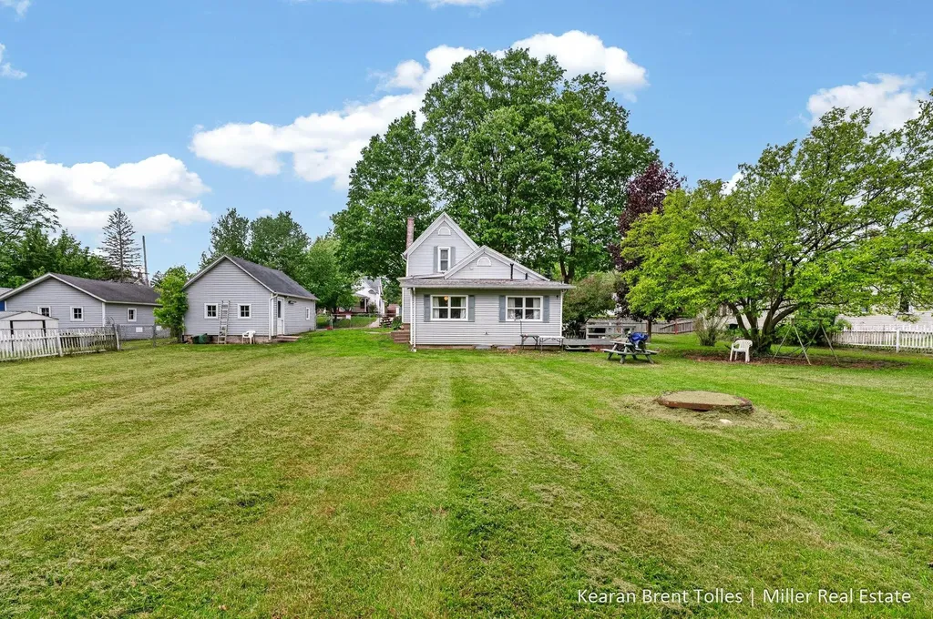 527 N Boltwood Street Hastings City MI 49058