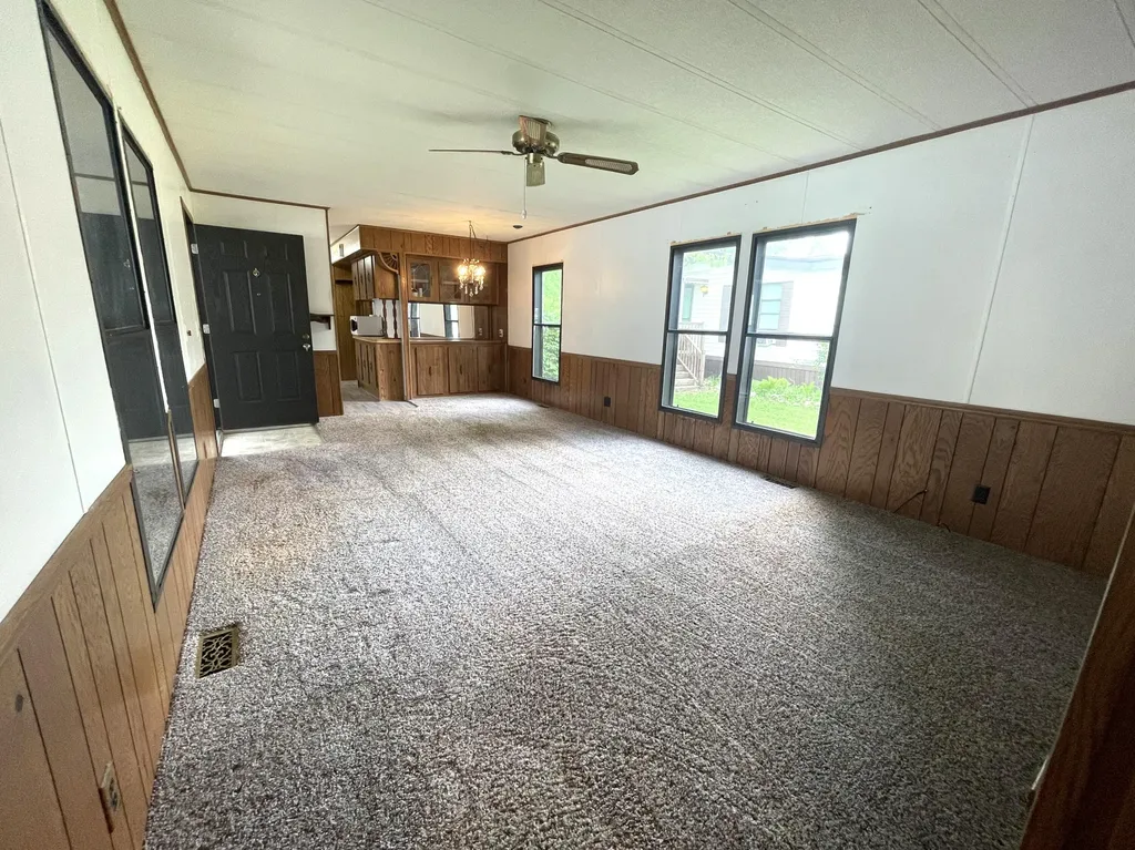 855 W Jefferson Street Grand Ledge City MI 48837