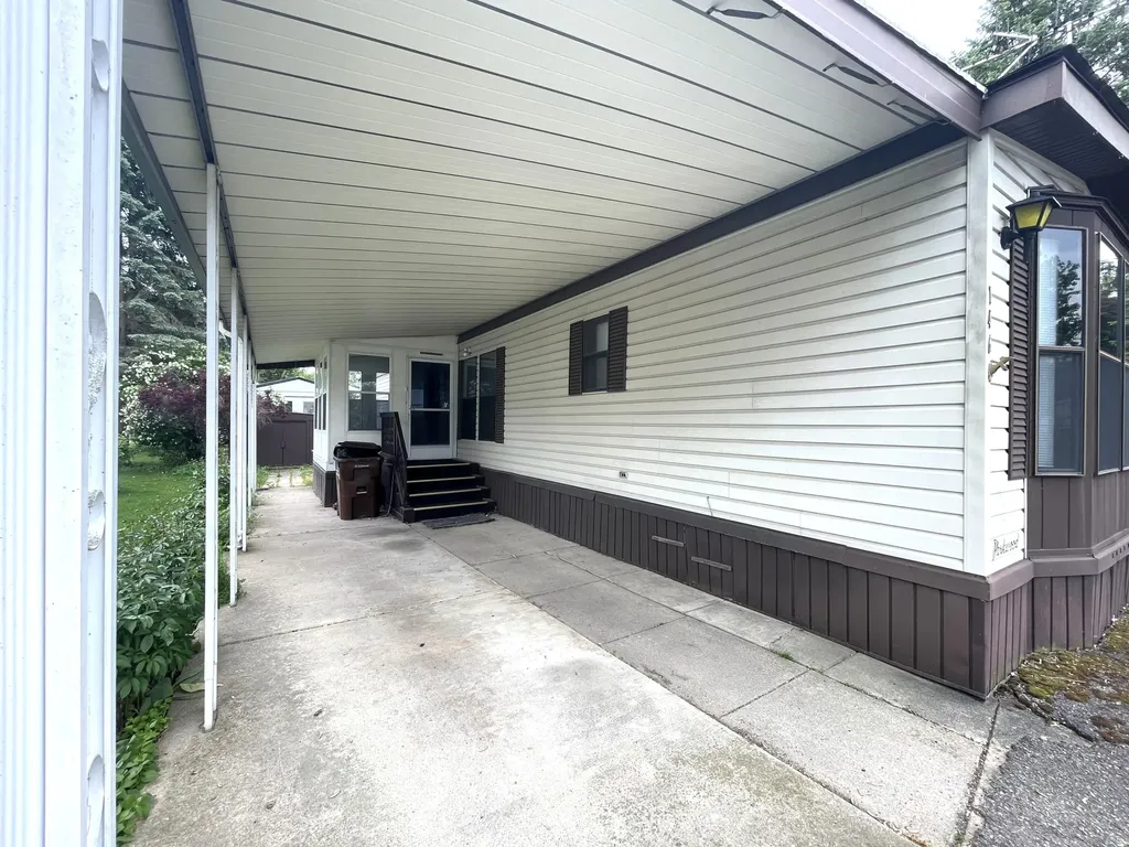 855 W Jefferson Street Grand Ledge City MI 48837
