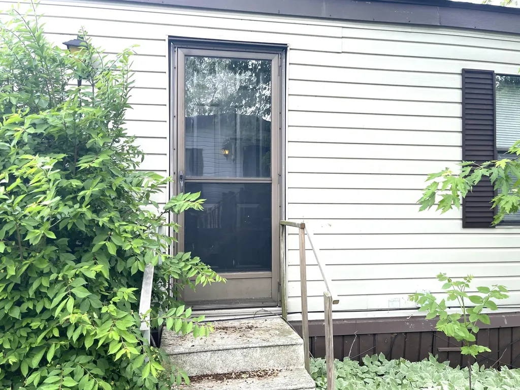 855 W Jefferson Street Grand Ledge City MI 48837