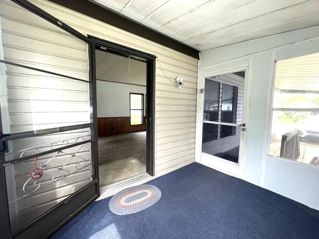 855 W Jefferson Street Grand Ledge City MI 48837