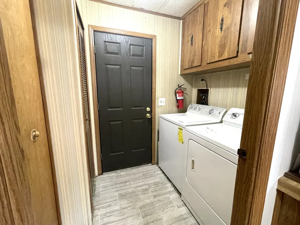 855 W Jefferson Street Grand Ledge City MI 48837