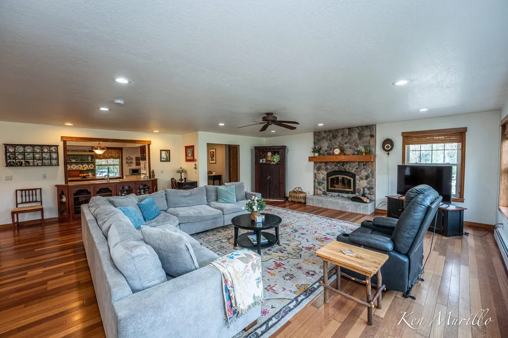 1519 N Roscommon Road Markey Township MI 48653