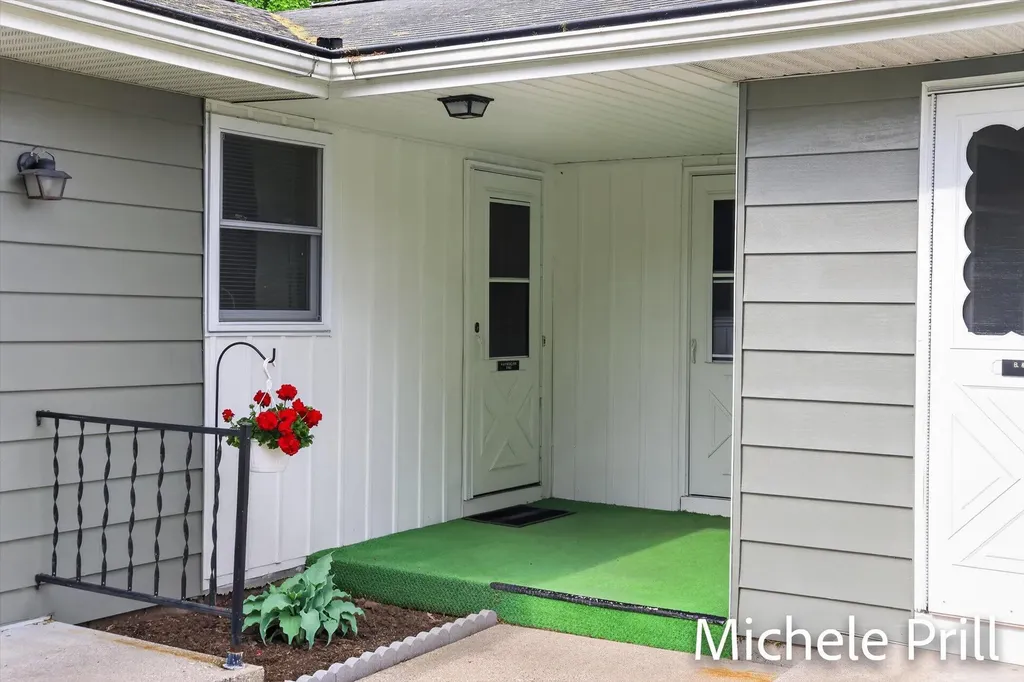5160 Southglow Court SE Kentwood City MI 49508