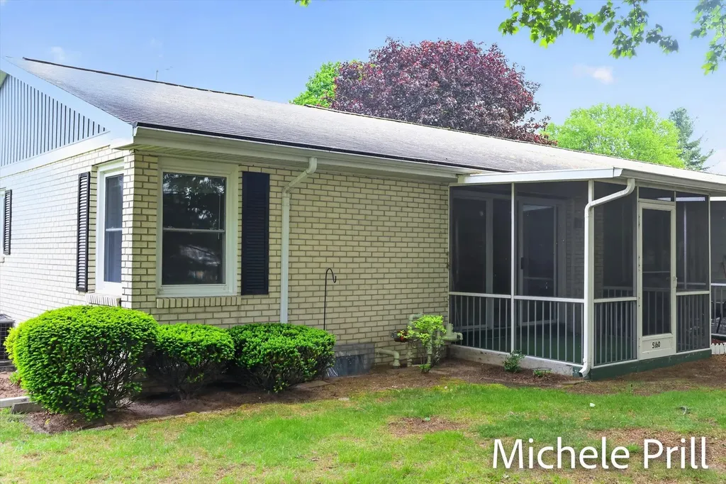 5160 Southglow Court SE Kentwood City MI 49508