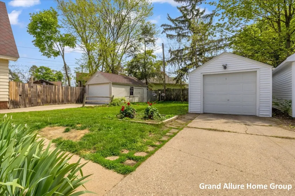 446 Knapp Street NE Grand Rapids City MI 49505