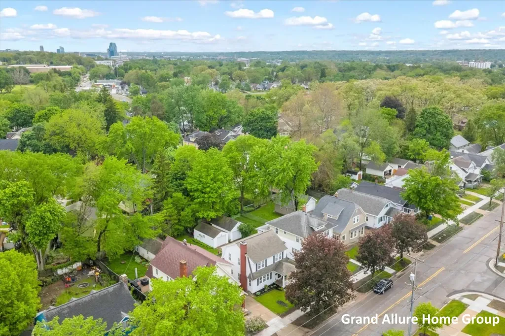 446 Knapp Street NE Grand Rapids City MI 49505