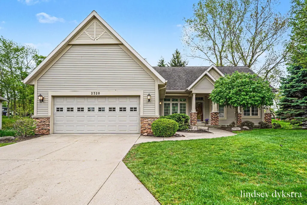 2320 Red Oak Court NW Grand Rapids City MI 49504