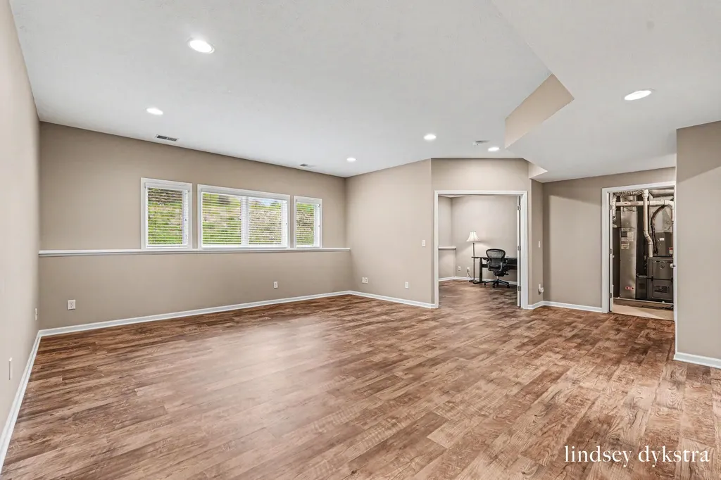 2320 Red Oak Court NW Grand Rapids City MI 49504