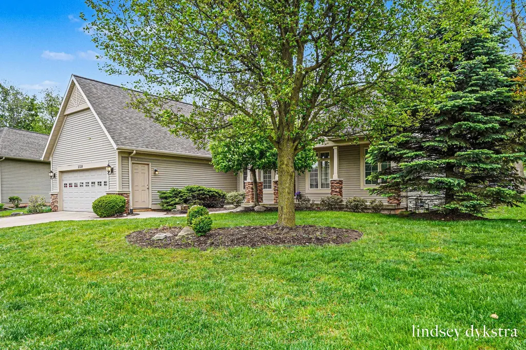 2320 Red Oak Court NW Grand Rapids City MI 49504