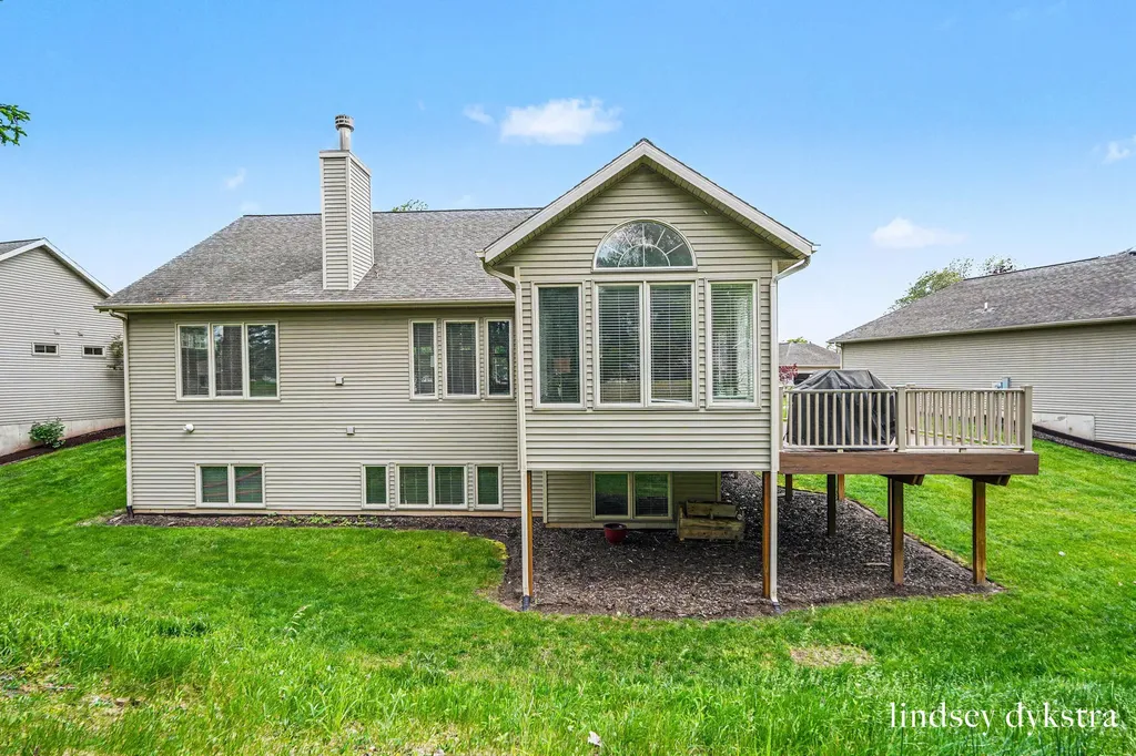 2320 Red Oak Court NW Grand Rapids City MI 49504