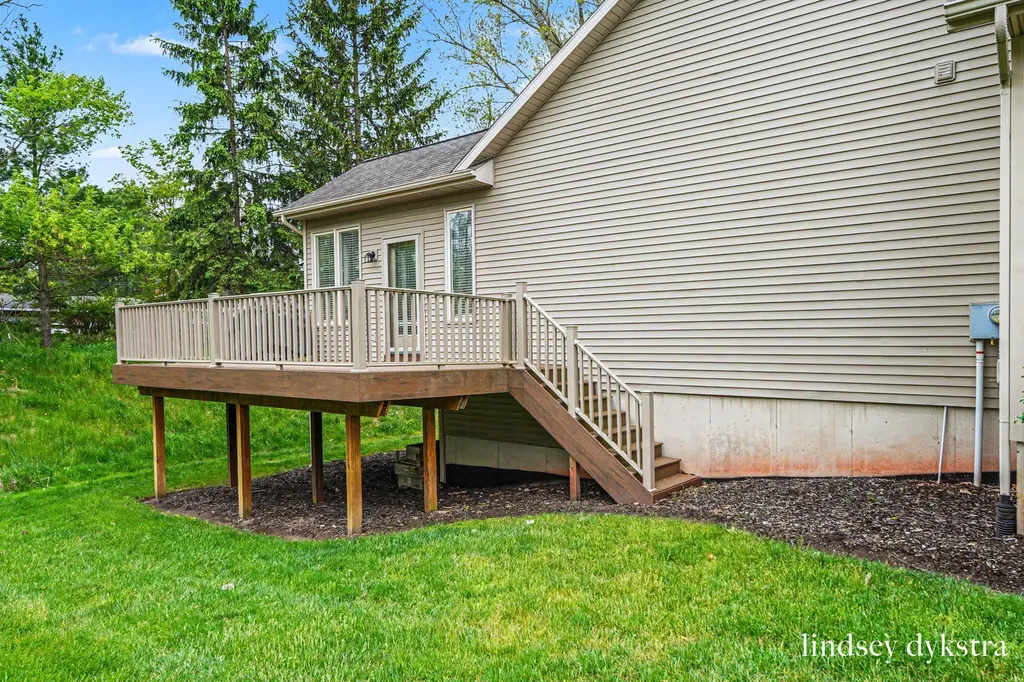 2320 Red Oak Court NW Grand Rapids City MI 49504