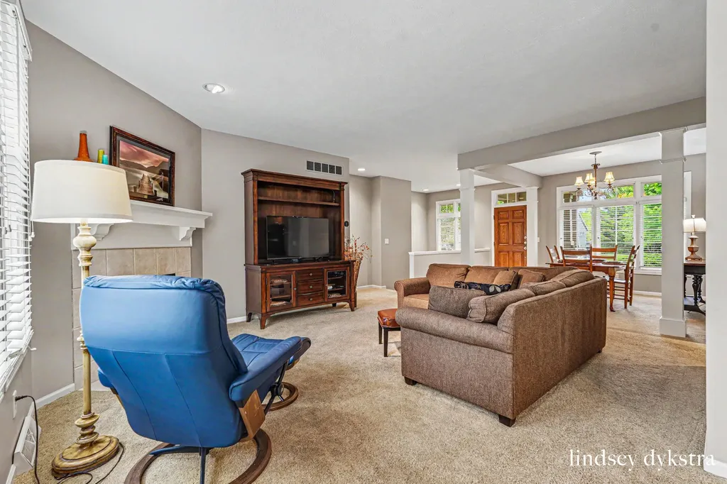 2320 Red Oak Court NW Grand Rapids City MI 49504