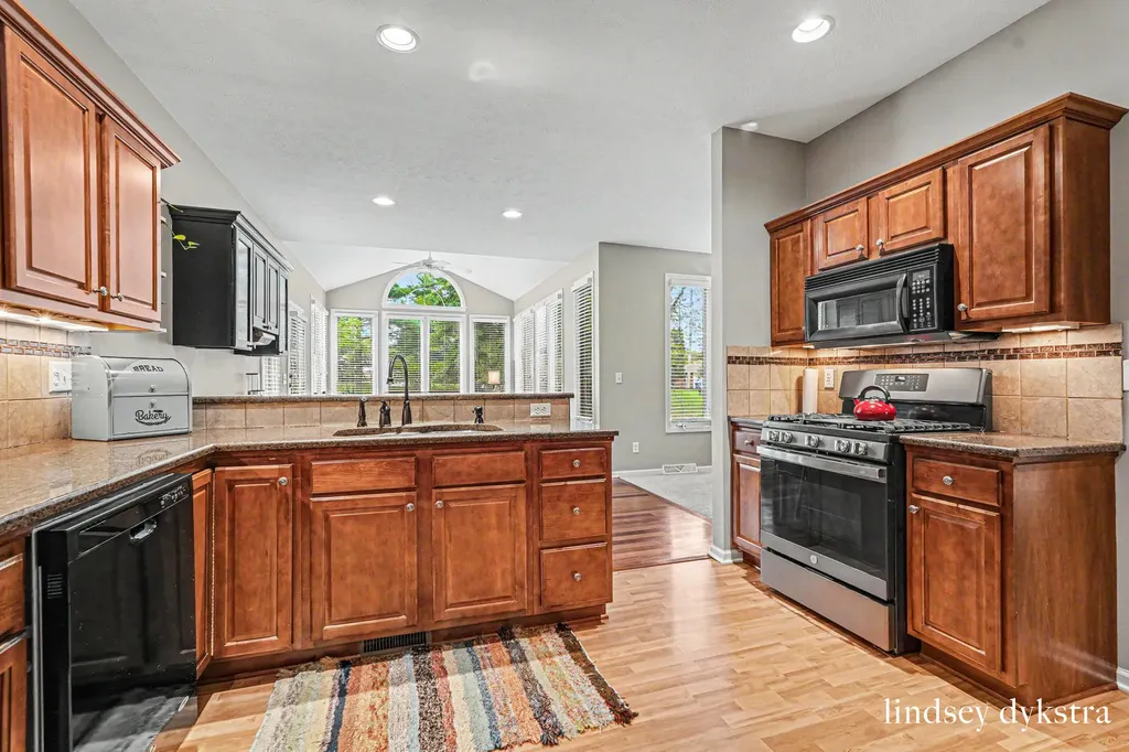 2320 Red Oak Court NW Grand Rapids City MI 49504