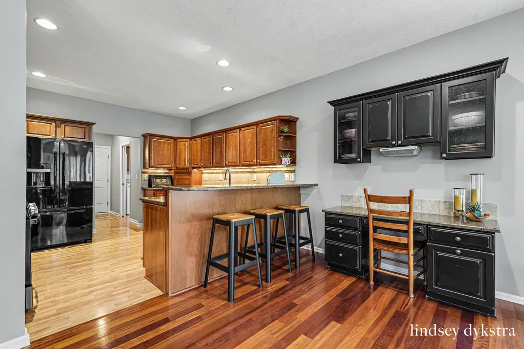 2320 Red Oak Court NW Grand Rapids City MI 49504