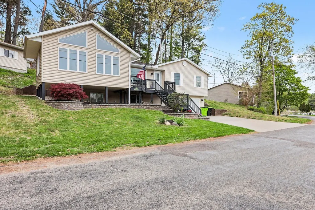 327 W Baldwin Lake Drive Greenville City MI 48838
