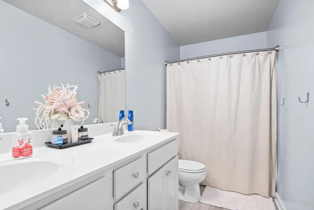 9384 Trafalgar Drive SE Caledonia Township MI 49302