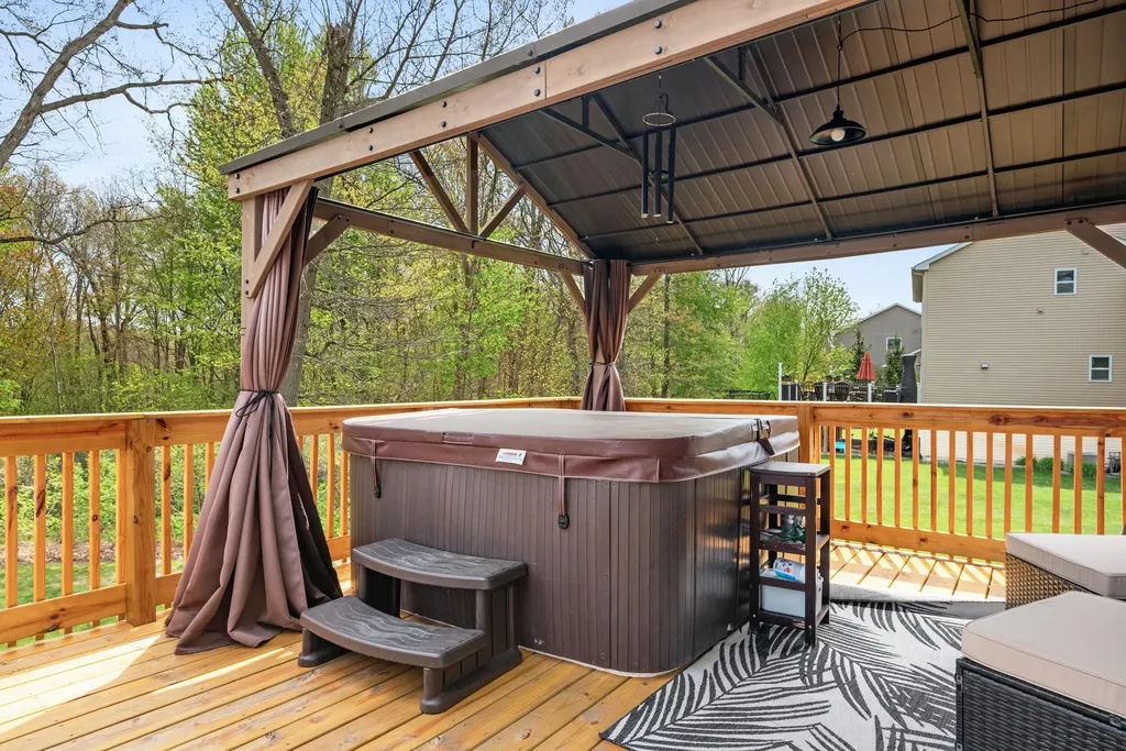 9384 Trafalgar Drive SE Caledonia Township MI 49302