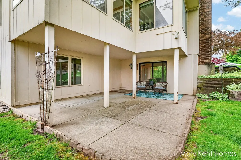 4248 Walnut Hills Lane SE Kentwood City MI 49512