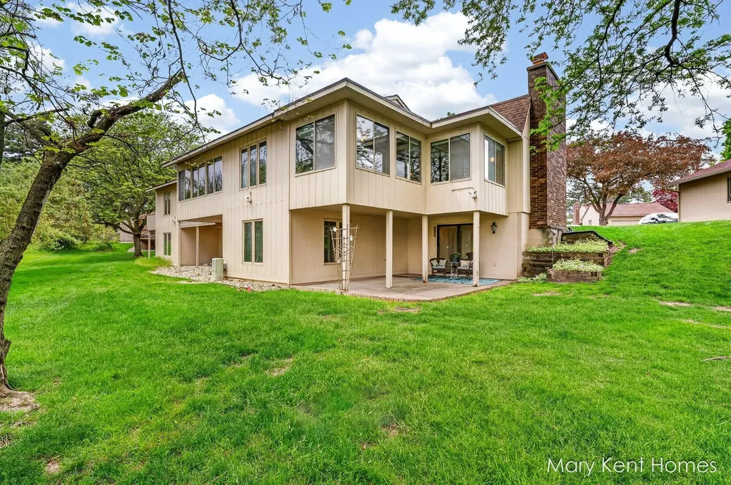 4248 Walnut Hills Lane SE Kentwood City MI 49512