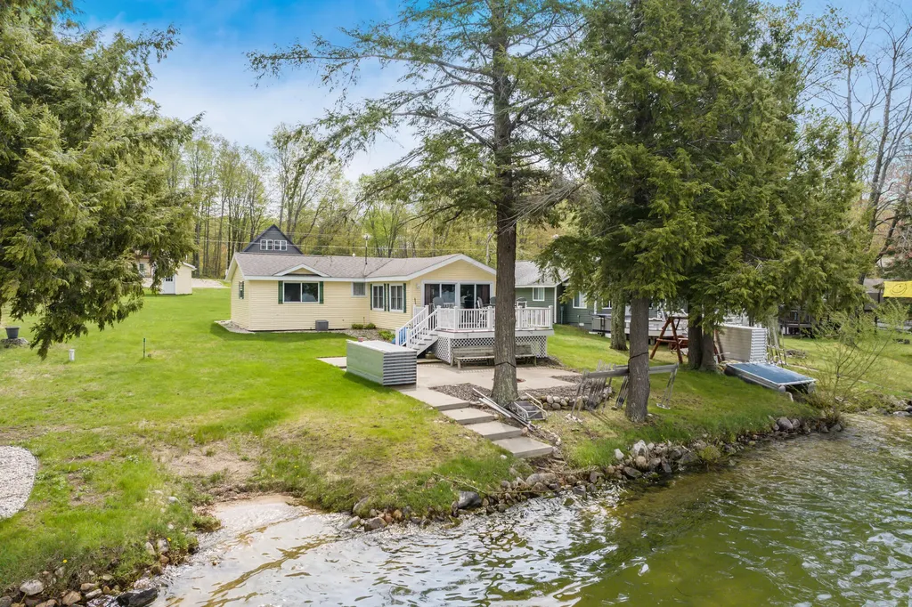 5041 Maple Knoll Drive NE Unknown City MI 49646