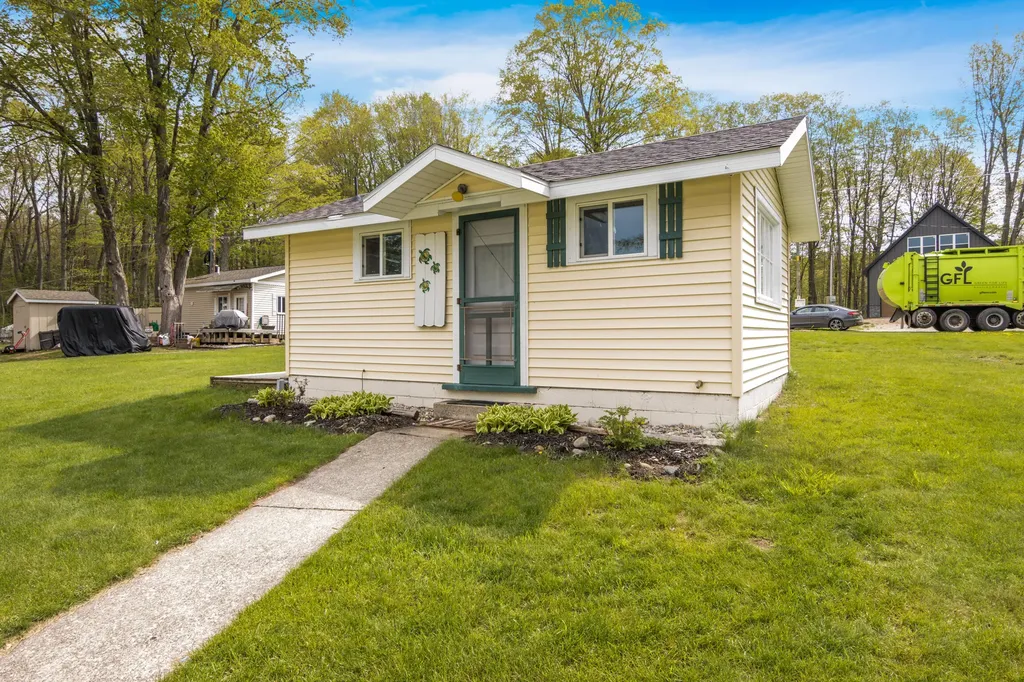 5041 Maple Knoll Drive NE Unknown City MI 49646