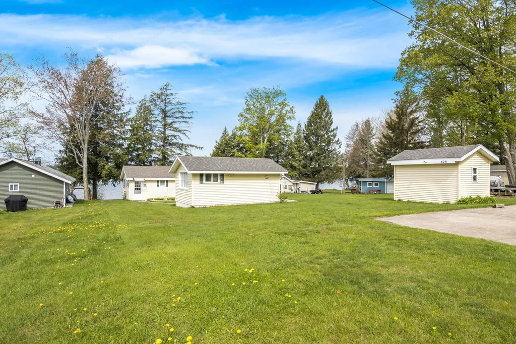 5041 Maple Knoll Drive NE Unknown City MI 49646