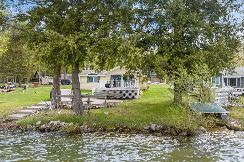 5041 Maple Knoll Drive NE Unknown City MI 49646