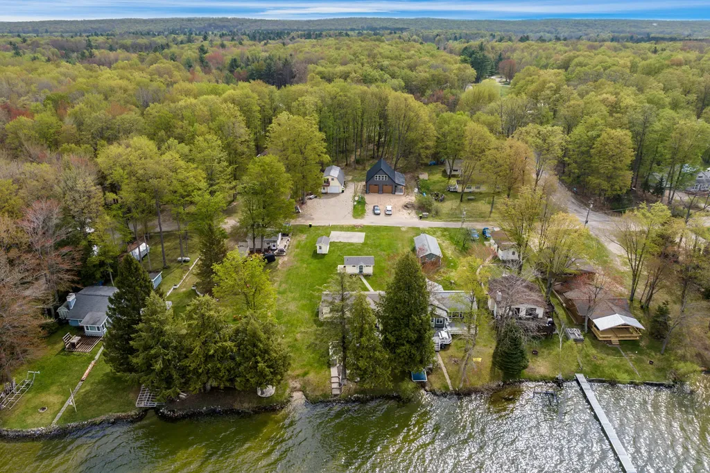5041 Maple Knoll Drive NE Unknown City MI 49646
