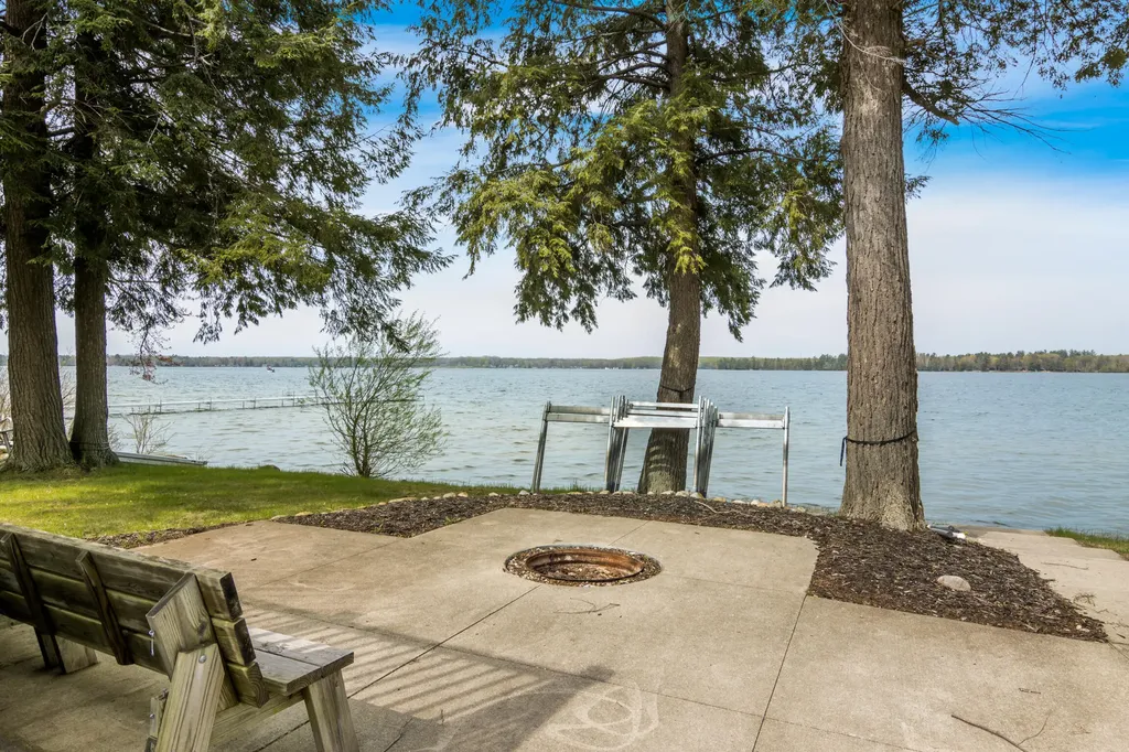 5041 Maple Knoll Drive NE Unknown City MI 49646