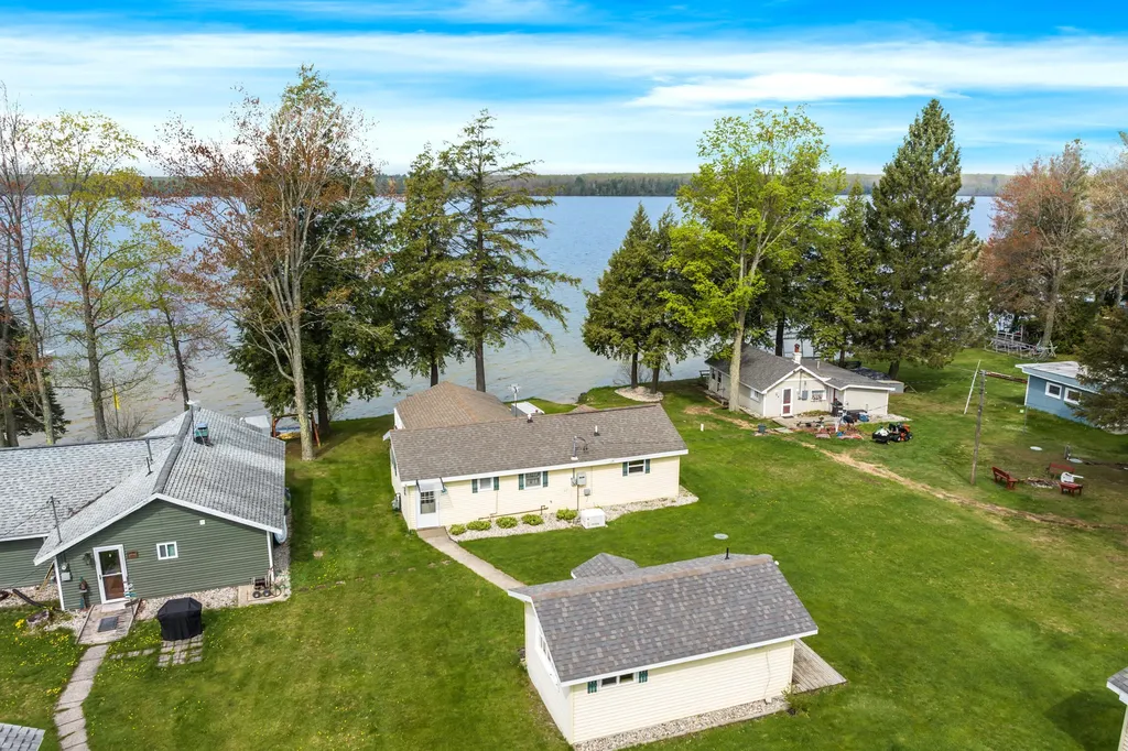 5041 Maple Knoll Drive NE Unknown City MI 49646