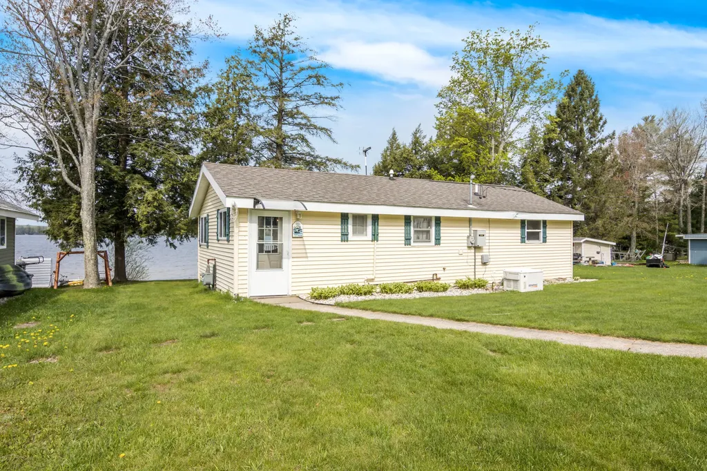 5041 Maple Knoll Drive NE Unknown City MI 49646