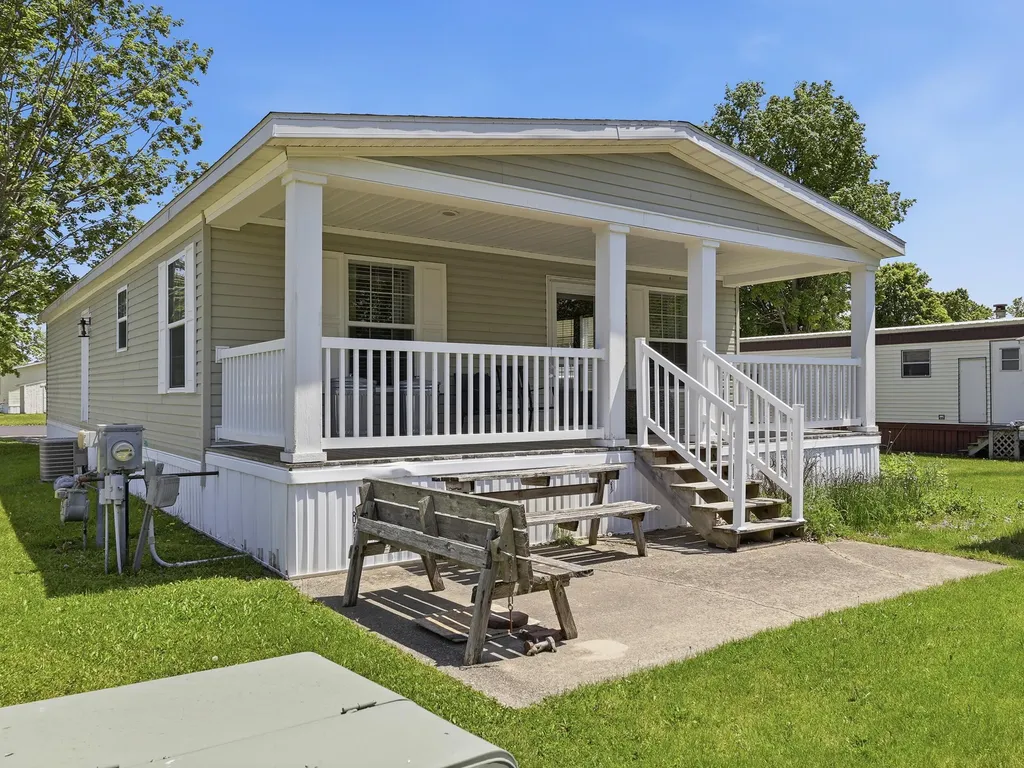 140 Tamarack Avenue NE Solon Township MI 49319