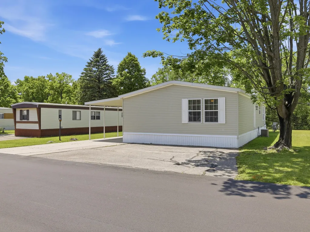 140 Tamarack Avenue NE Solon Township MI 49319