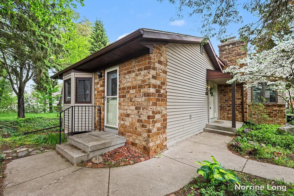 2579 Knightsbridge Road SE Cascade Charter Township MI 49546