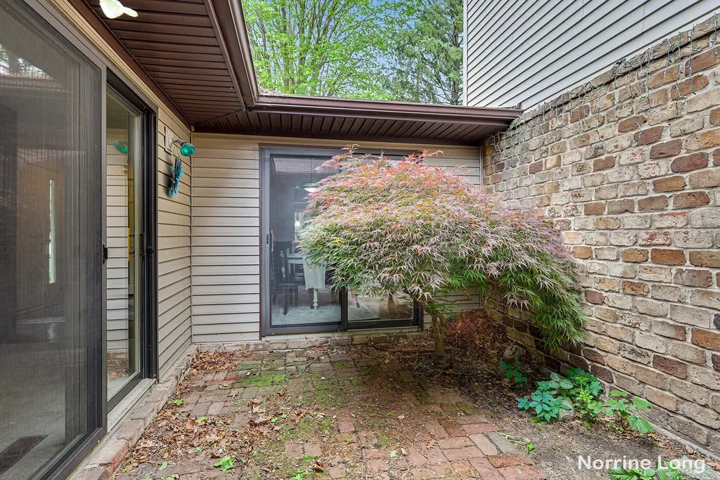 2579 Knightsbridge Road SE Cascade Charter Township MI 49546