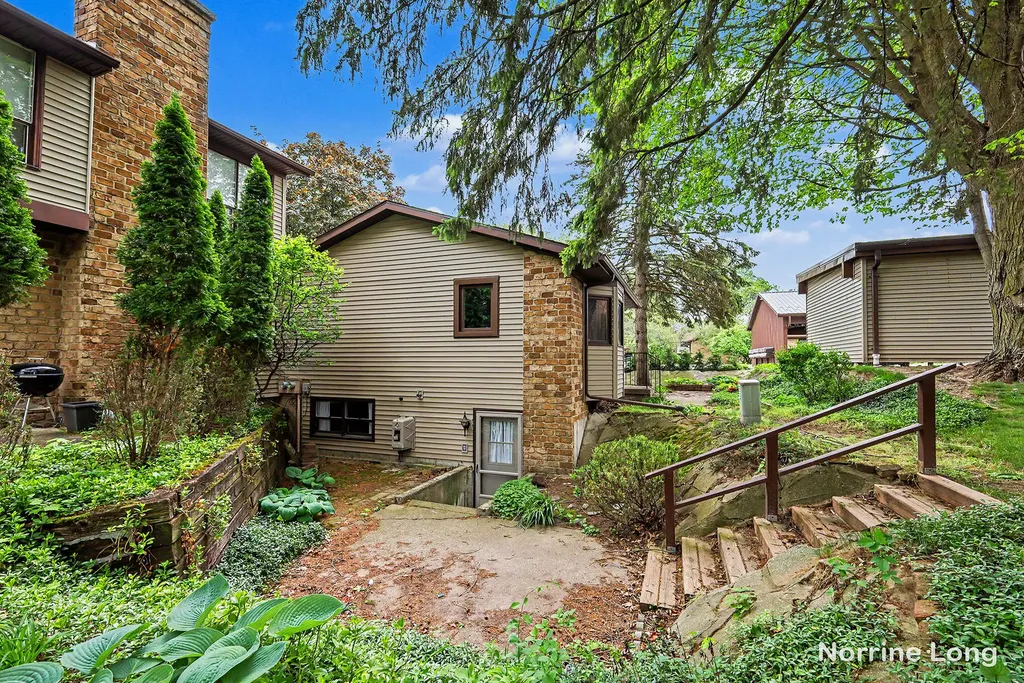 2579 Knightsbridge Road SE Cascade Charter Township MI 49546