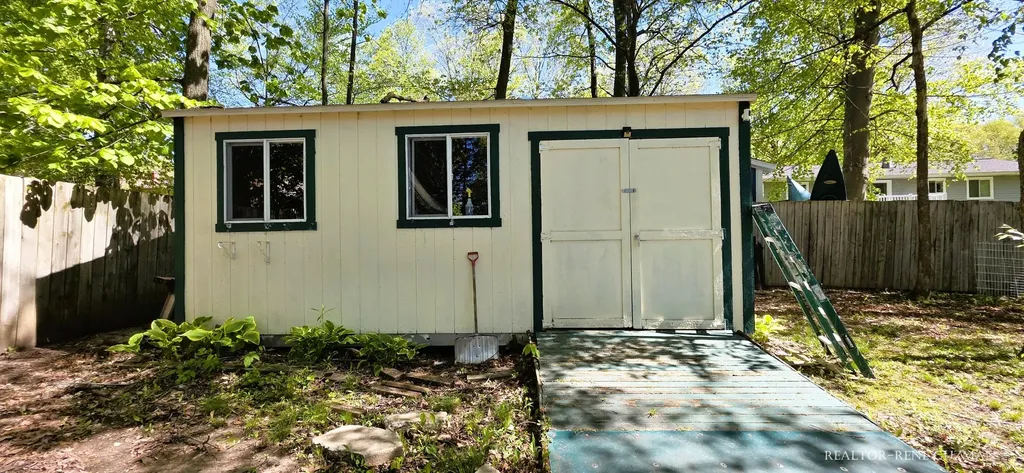 4810 Stauffer Avenue SE Kentwood City MI 49508