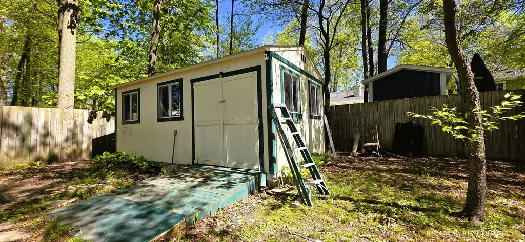 4810 Stauffer Avenue SE Kentwood City MI 49508